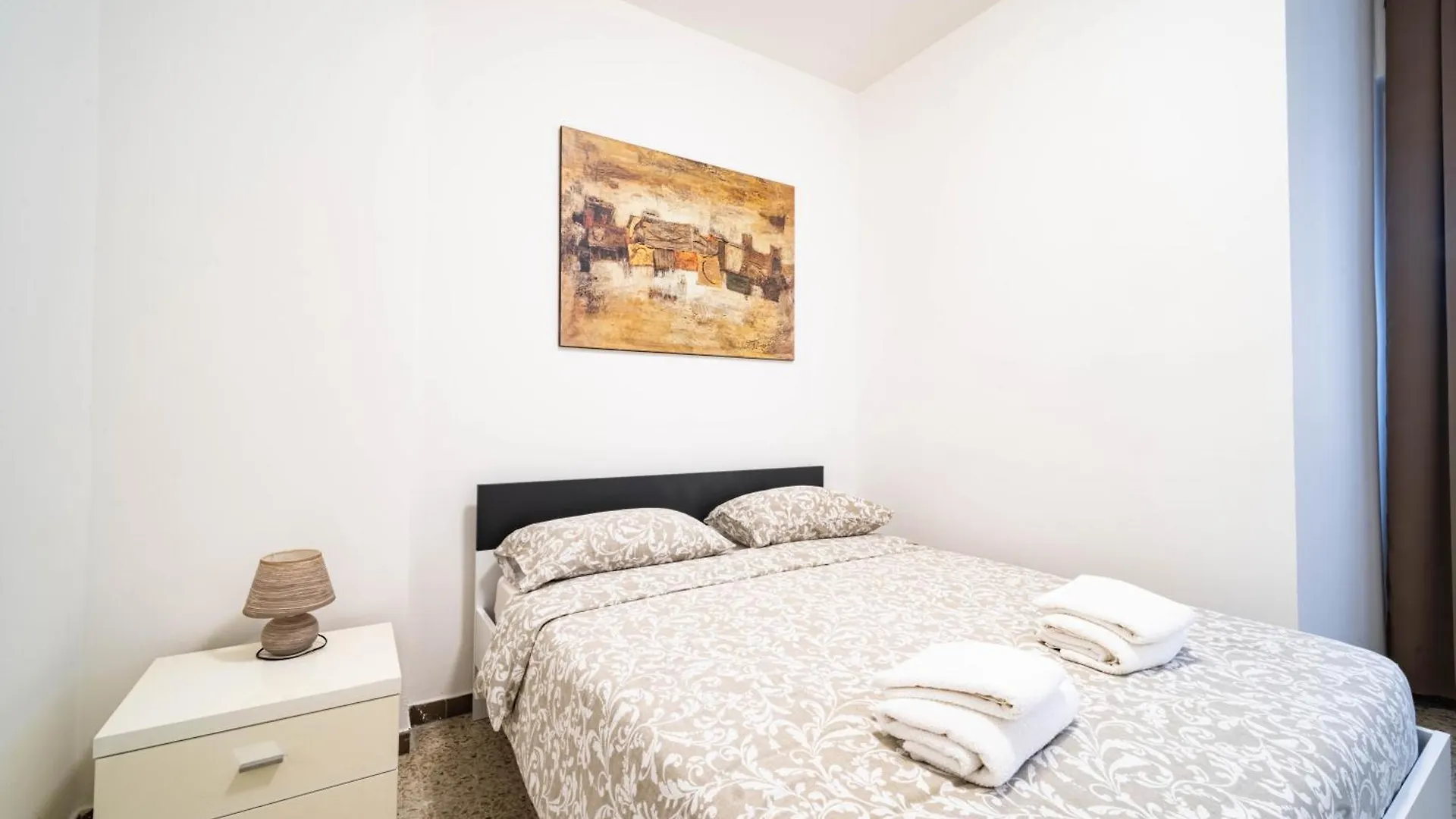Apartment Spazioso Trilocale Vicino Alla Stazione A Pochi Passi Dal Lago Desenzano del Garda Italy